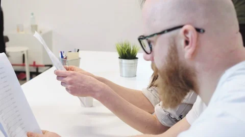 Office worker examining files Stock-Footage 96503442