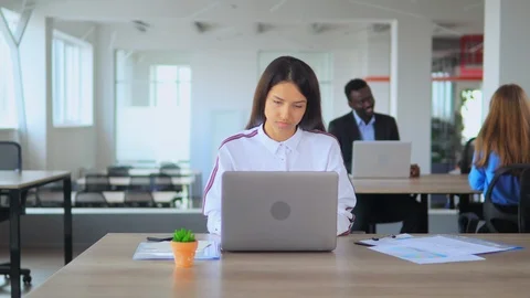 Office worker gets distraced from work by phonecall Stock Footage 111734547