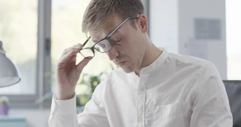 Office worker having an eye problem Stock Footage 168369708