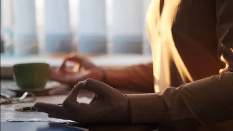 An office worker is meditating in the workplace Stock-Footage 115051100