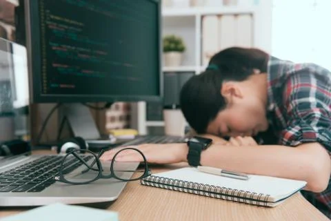 Office worker overworked and sleeping on desk Stock-Fotos