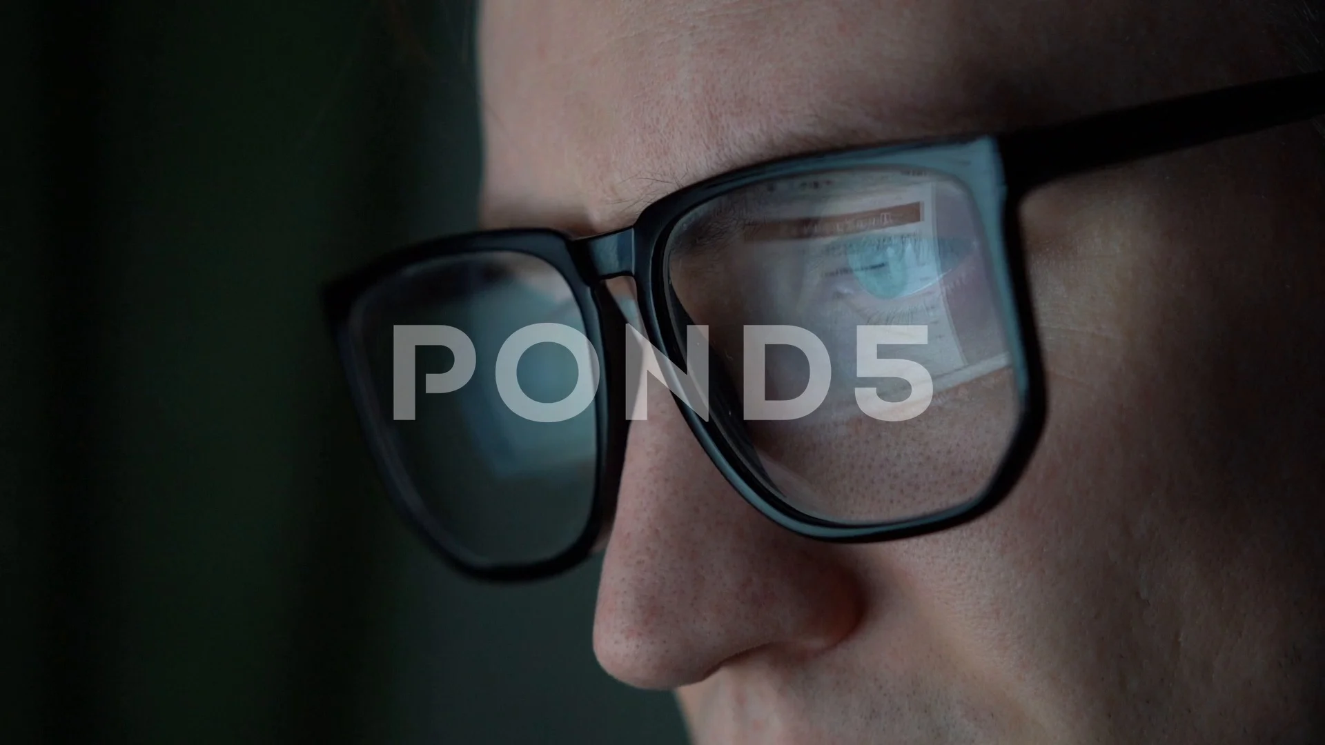 an office worker sits at the computer, Stock Video Pond5