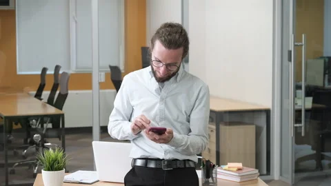 Office worker using mobile phone. Video stock 279867640