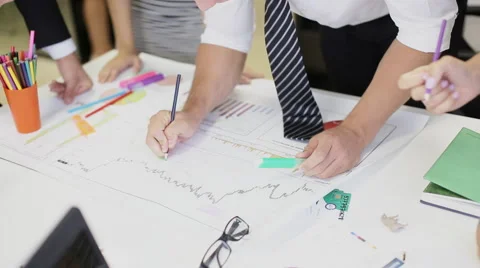 Office workers discussing a project Stock Footage 65995780
