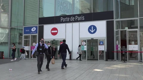 Office workers with face masks, shopping mall business district Paris France Video stock 139747577