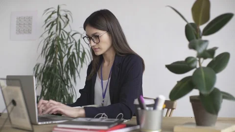 Office6 Vídeos de archivo 85817114