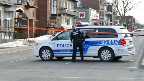 Officer getting in his van Stock Footage 139664151