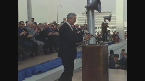 Official gives a speech on the successful launch of Apollo 8 program - 1969 Stockbeeldmateriaal 94341702