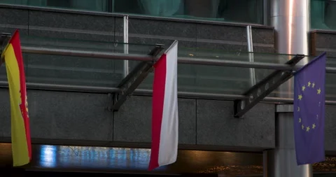 Offline media content in multiple languages displayed on a digital screen in a Stock-Footage 283794769