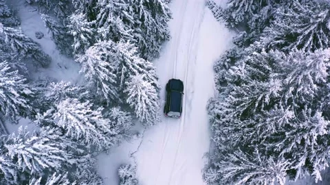 Offroad car trip through the Ukrainian Carpathians in winter.  動画素材 146836157