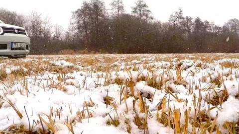 Offroad drifting and skidding training for road safety in winter. Video stock 101069159