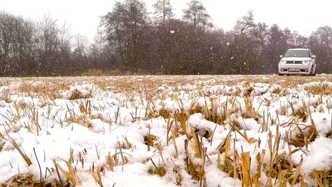 Offroad drifting and skidding training for road safety in winter. Video stock 101069562