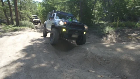 Offroading Truck Driving Over Ditch Mountain Vídeo Stock 122106182