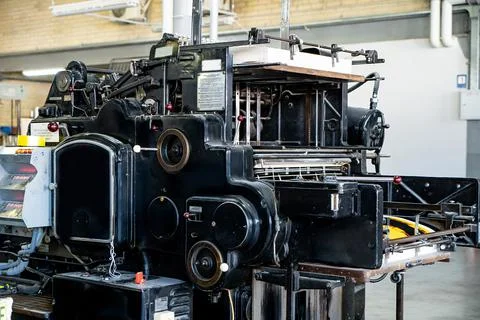 Offset printing machine feeder transfer metallic paper through the feeding ta Stock Photos