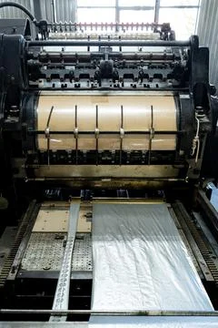 Offset printing machine feeder transfer metallic paper through the feeding ta Stock Photos