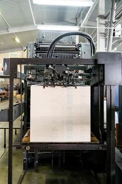Offset printing machine feeder transfer metallic paper through the feeding ta Stock Photos
