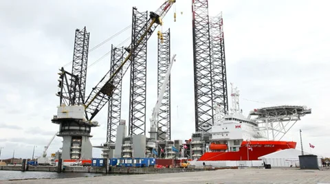 Offshore construction Jack up in Copenhagen Harbor Stock Footage 39598029