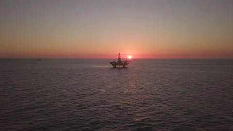Offshore Drilling platform. Sun is on horizon. Aerial view. Ship away from 스톡 동영상 154481956
