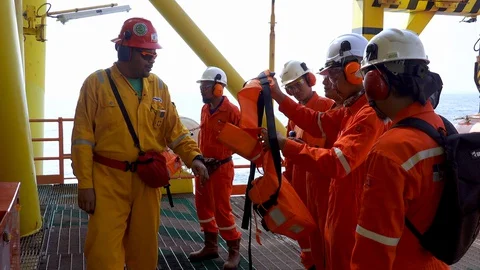 Offshore Safety Breifing. Video stock 129500765
