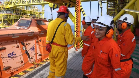 Offshore Safety Breifing. Stock Footage 129501063