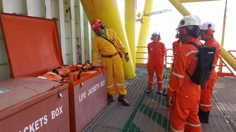 Offshore Safety Breifing. Video stock 129501099