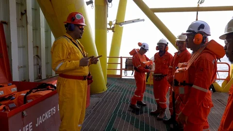 Offshore Safety Breifing. Video stock 129505446