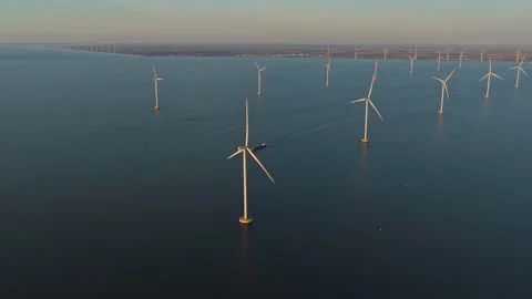 Offshore wind farm producing clean renewable energy Stockbeeldmateriaal 333648755