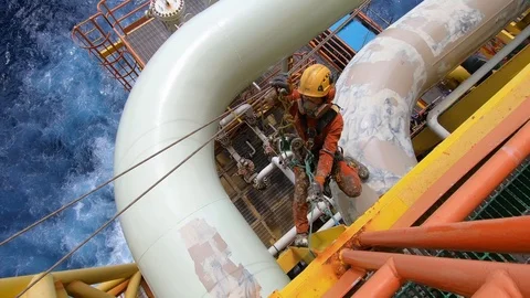 Offshore workers working at height and overboard. Stock-Footage 99137206