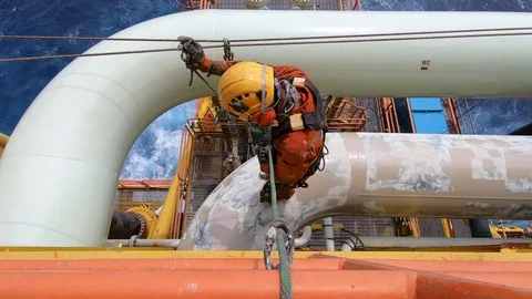 Offshore workers working at height and overboard. Stock-Footage 99137339
