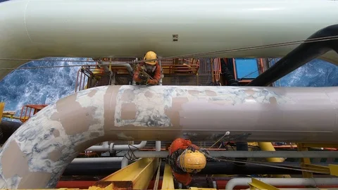 Offshore workers working at height and overboard. Stock-Footage 99137550