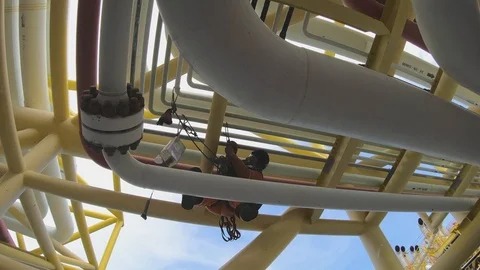 Offshore workers working at height and overboard. Stock Footage 99139040