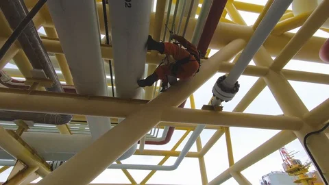 Offshore workers working at height and overboard. Stock-Footage 99139753