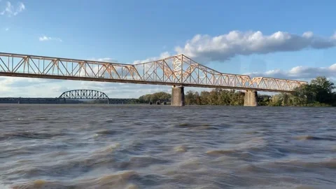 Ohio river and bridge 動画素材 204021020