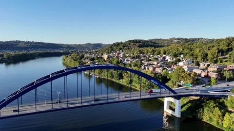 Ohio River View With Blue Fort Henry Bridge In Wheeling Town West Virginia 库存影片 336857710