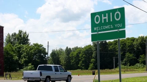 A Ohio sign with the county blanked out for generic use Vidéo 79043935