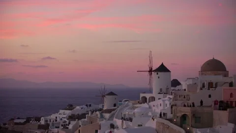 Oia Town Santorini: Iconic Whitewashed Architecture and Blue Domes Video stock 339273625