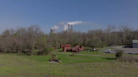 Oil Barrel with smoke stack 库存影片 332749379