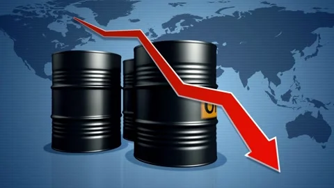 Oil barrels with arrow represent high prices to low price. plumed world economy 스톡 동영상 334030796