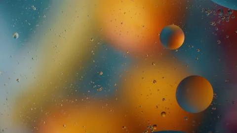 Oil bubbles on colored background, pleasant, soothing tones 4k Stock-Footage 136134857