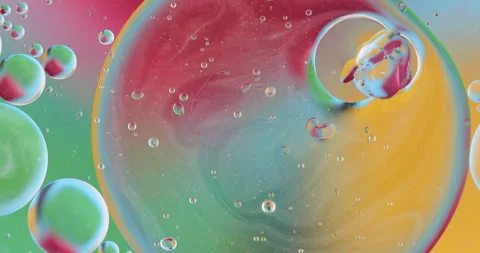 Oil bubbles on water abstract form in glass tank Video stock 150890472