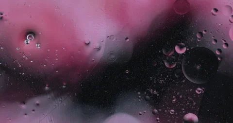 Oil bubbles on water abstract form in glass tank Video stock 150891422