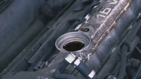 Oil cap closure 1 스톡 동영상 205512666