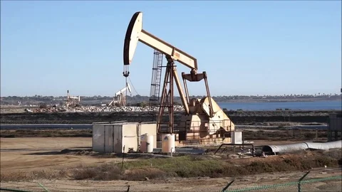 Oil derrick 库存影片 72730150