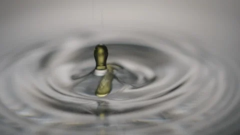 Oil drop slowmotion close up studio Vídeos de archivo 91353593