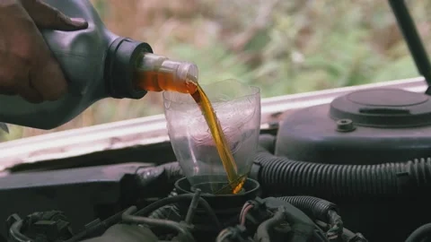 Oil into the engine 05 스톡 동영상 205531268
