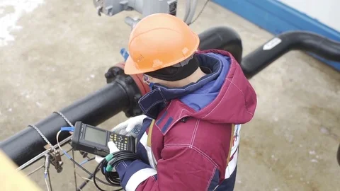 Oil engineer at work, Oil and gas Industry Video stock 85404437
