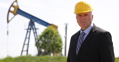 Oil Extraction Company Image Engineer Looking to Camera Confident and Serious Vidéo 83649384