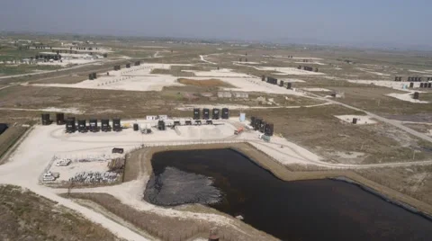 Oil fields and refinery Видео 61677444