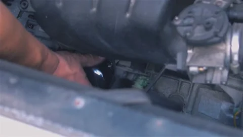 Oil Filter installation 스톡 동영상 205467995