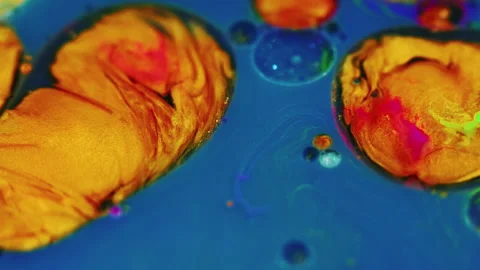 Oil fluid flow glitter ink water bubble paint mix Video stock 262607306